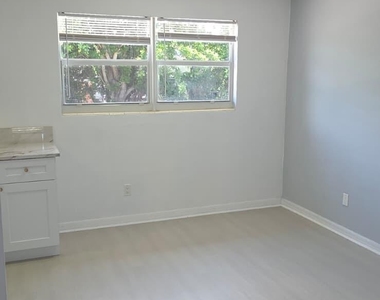 1047 Japonica Lane - Photo Thumbnail 6