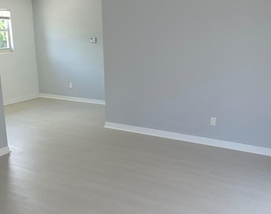 1047 Japonica Lane - Photo Thumbnail 5