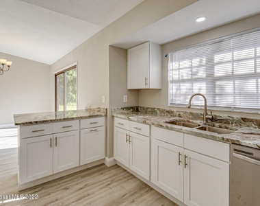 201 Jefferson Avenue Nw - Photo Thumbnail 8