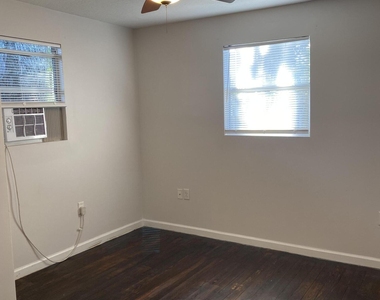 1907 Fletcher Street - Photo Thumbnail 15