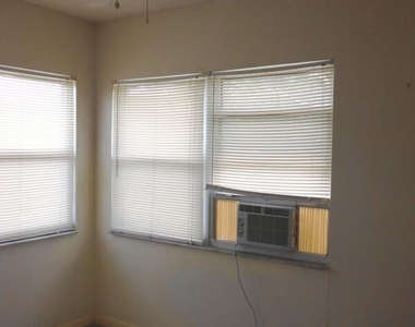 145 Rita Boulevard - Photo Thumbnail 4