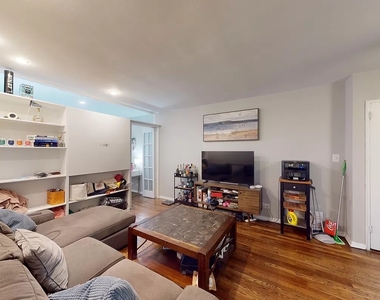 East 58 Street - Photo Thumbnail 2