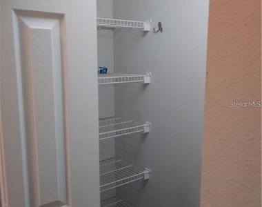 5620 Pinnacle Heights Circle - Photo Thumbnail 4