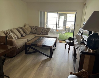 333 Woodlake Wynde - Photo Thumbnail 7