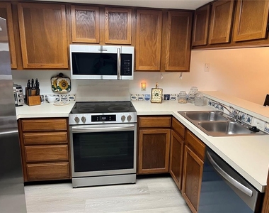 333 Woodlake Wynde - Photo Thumbnail 3