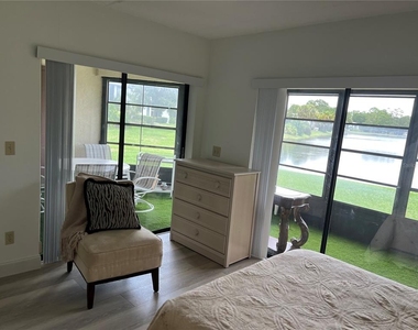 333 Woodlake Wynde - Photo Thumbnail 17
