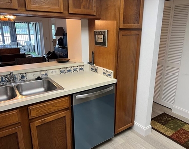 333 Woodlake Wynde - Photo Thumbnail 5