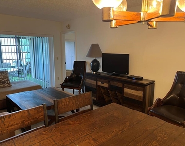 333 Woodlake Wynde - Photo Thumbnail 11