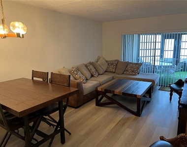 333 Woodlake Wynde - Photo Thumbnail 8