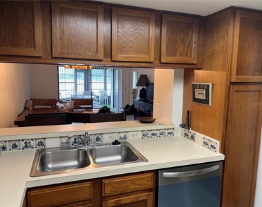 333 Woodlake Wynde - Photo Thumbnail 4