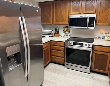 333 Woodlake Wynde - Photo Thumbnail 2