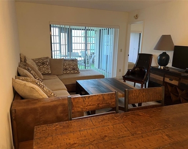333 Woodlake Wynde - Photo Thumbnail 6