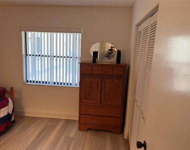333 Woodlake Wynde - Photo Thumbnail 23