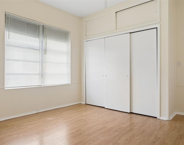 1017 E 23rd Avenue - Photo Thumbnail 15