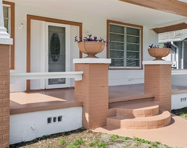 1017 E 23rd Avenue - Photo Thumbnail 2
