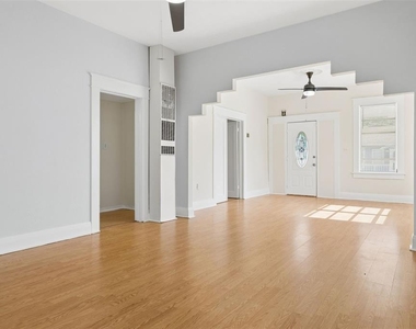 1017 E 23rd Avenue - Photo Thumbnail 9
