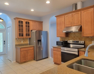 30541 Norseman Place - Photo Thumbnail 8