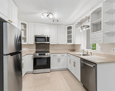 200 Evelyn Ave - Photo Thumbnail 5
