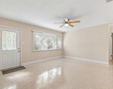 200 Evelyn Ave - Photo Thumbnail 3