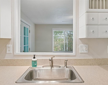200 Evelyn Ave - Photo Thumbnail 7