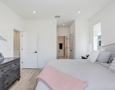 2506 W Cleveland Street - Photo Thumbnail 13