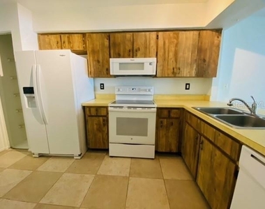 6438 71st Street N - Photo Thumbnail 8