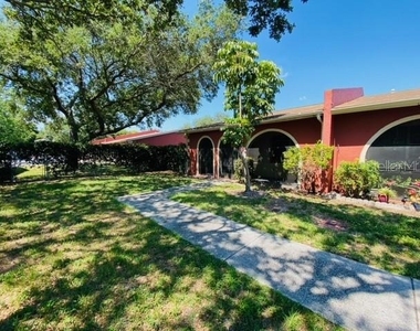 6438 71st Street N - Photo Thumbnail 2
