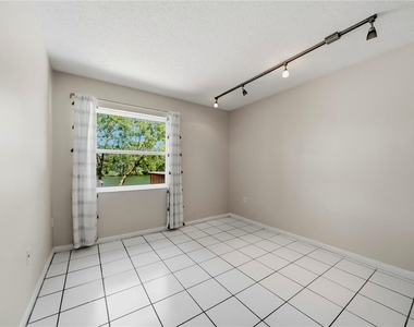 906 Carlton Road - Photo Thumbnail 2