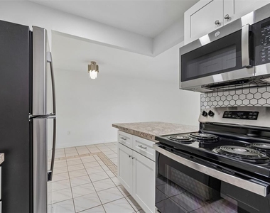 237 S Mcmullen Booth Road - Photo Thumbnail 9