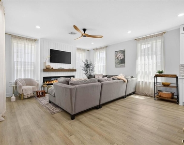 1717 Massachusetts Avenue Ne - Photo Thumbnail 3