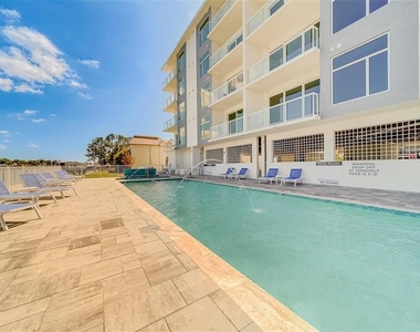 415 Island Way - Photo Thumbnail 37