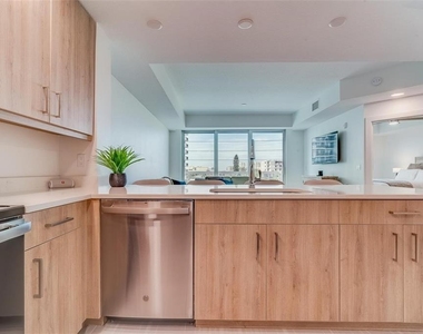 415 Island Way - Photo Thumbnail 13