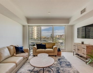 415 Island Way - Photo Thumbnail 4