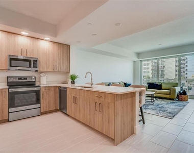 415 Island Way - Photo Thumbnail 3