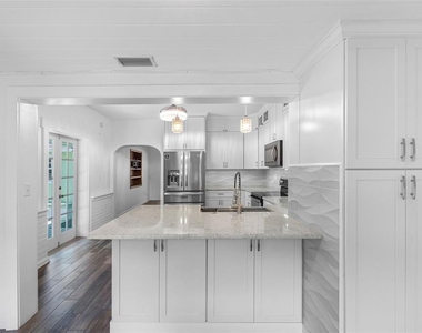 641 Wilkie Street - Photo Thumbnail 8