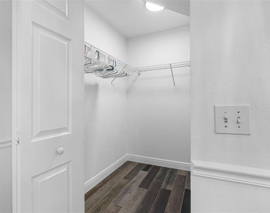 641 Wilkie Street - Photo Thumbnail 28