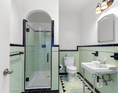 641 Wilkie Street - Photo Thumbnail 36