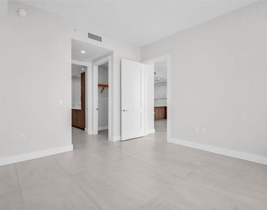 275 1st Avenue S - Photo Thumbnail 26