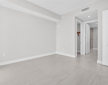 275 1st Avenue S - Photo Thumbnail 27