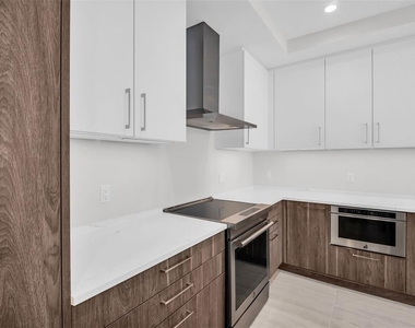 275 1st Avenue S - Photo Thumbnail 10