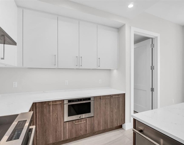 275 1st Avenue S - Photo Thumbnail 11