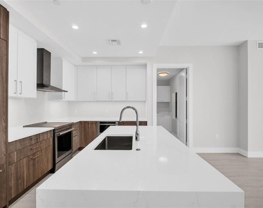 275 1st Avenue S - Photo Thumbnail 9