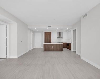 275 1st Avenue S - Photo Thumbnail 13