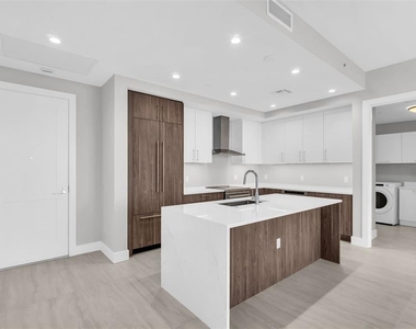 275 1st Avenue S - Photo Thumbnail 6