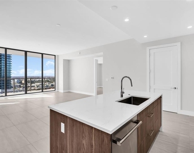 275 1st Avenue S - Photo Thumbnail 4