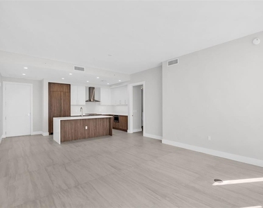 275 1st Avenue S - Photo Thumbnail 20