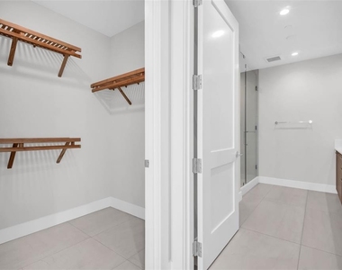275 1st Avenue S - Photo Thumbnail 29