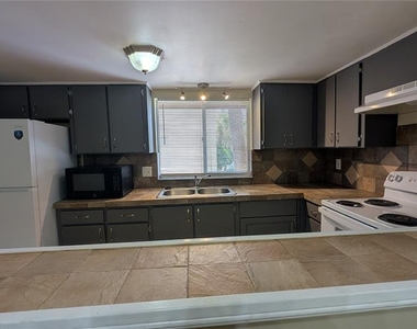 8605 Champlain Court - Photo Thumbnail 4