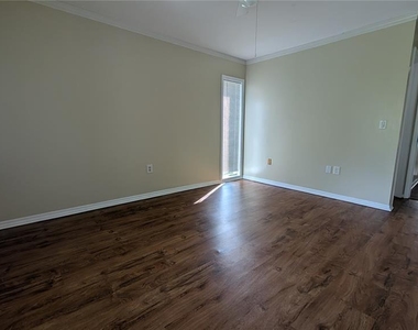 8605 Champlain Court - Photo Thumbnail 9
