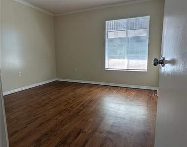 8605 Champlain Court - Photo Thumbnail 5